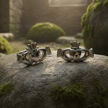 Load image into Gallery viewer, Fíorghrá Claddagh Cufflinks for Men