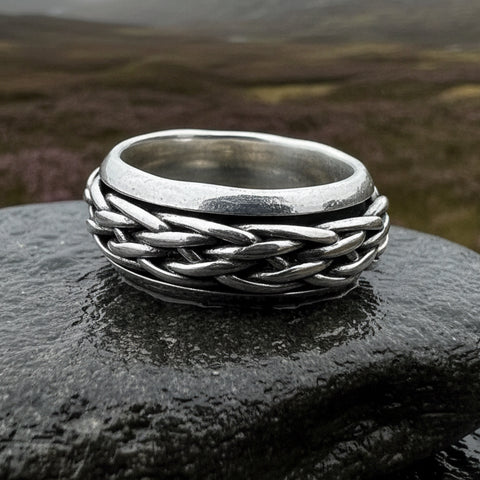 Load image into Gallery viewer, Celtic Ring, Irish Wedding Ring, Silver Scottish Ring, Large Irish Ring, Promise Ring, Anniversary Gift, Wedding Band, Spinner Ring