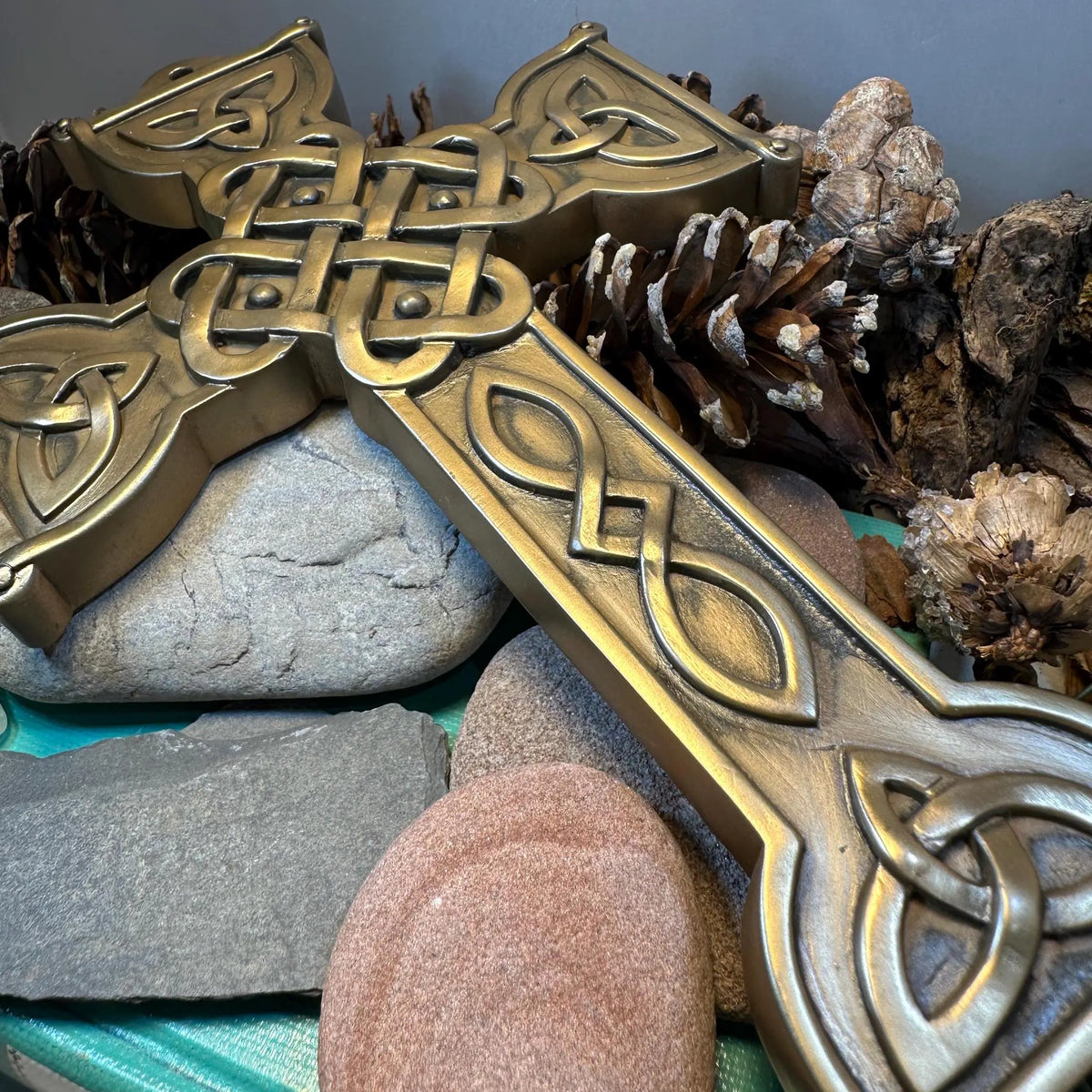 Love Knot Celtic Cross Wall Plaque — view 6
