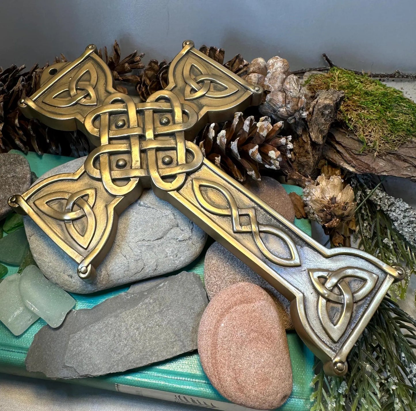Love Knot Celtic Cross Wall Plaque — view 8