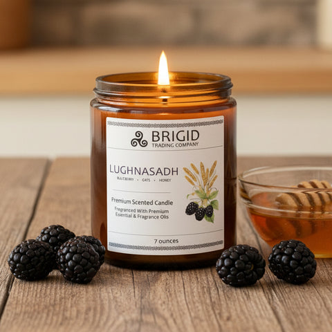 Load image into Gallery viewer, Lughnasadh Soy Wax Candle – Blackberry, Oats & Honey Natural Candle for Lammas