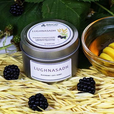 Load image into Gallery viewer, Lughnasadh Soy Wax Candle – Blackberry, Oats & Honey Natural Candle for Lammas