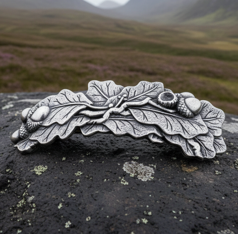 Load image into Gallery viewer, Oak Leaf Hair Clip