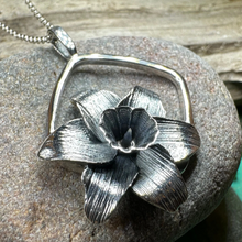 Load image into Gallery viewer, Snowdonia Daffodil Necklace