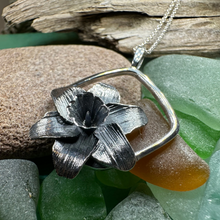 Load image into Gallery viewer, Snowdonia Daffodil Necklace