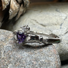 Load image into Gallery viewer, Dalkey Petite Claddagh Ring