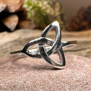 Echo Trinity Knot Ring