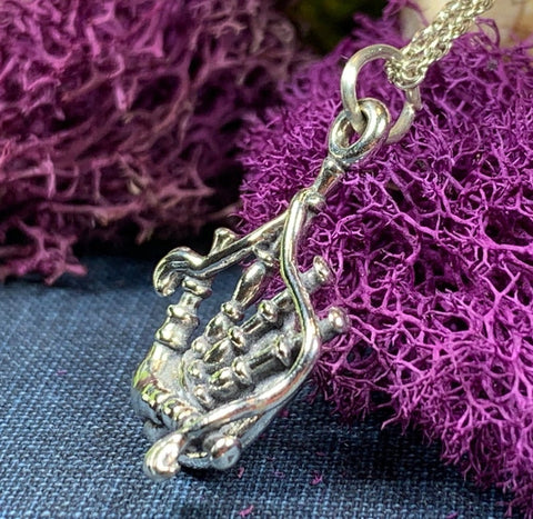 Load image into Gallery viewer, Tartan Bagpipes Necklace
