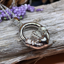 Load image into Gallery viewer, Lylah Claddagh Necklace