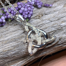 Load image into Gallery viewer, Vanessa Trinity Knot Necklace