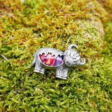 Load image into Gallery viewer, Highland Cow Brooch, Scottish Cow, Heather Jewelry, Scotland Pin, Cute Animal, Celtic Pin, Gift for Her, Mom Gift, Celtic Jewelry
