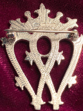 Load image into Gallery viewer, Luckenbooth Brooch, Scotland Pin, Celtic Pin, Heart Jewelry, Bridal Jewelry, Celtic Wedding, Gift for Her, Outlander Jewelry, Anniversary