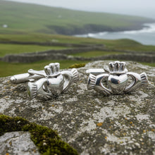 Load image into Gallery viewer, Fíorghrá Claddagh Cufflinks for Men