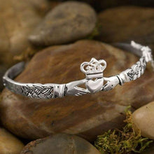 Load image into Gallery viewer, Claddagh Irish Bracelet