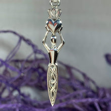 Load image into Gallery viewer, Danu Claddagh Necklace