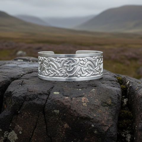 Load image into Gallery viewer, Fionn Celtic Knot Cuff Bracelet