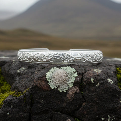 Load image into Gallery viewer, Celtic Knot Bracelet, Celtic Jewelry, Irish Bangle Bracelet, Scotland Jewelry, Ireland Jewelry, Celtic Cuff, Wife Gift, Girlfriend Gift