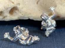 Load image into Gallery viewer, Sásta Frog Earrings