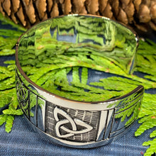Load image into Gallery viewer, Celtic Knot Bracelet, Celtic Jewelry, Irish Jewelry, Bangle Bracelet, Scotland Jewelry, Ireland Jewelry, Wife Gift, Celtic Knot Bangle