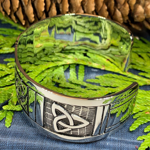 Load image into Gallery viewer, Celtic Knot Bracelet, Celtic Jewelry, Irish Jewelry, Bangle Bracelet, Scotland Jewelry, Ireland Jewelry, Wife Gift, Celtic Knot Bangle