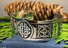 Load image into Gallery viewer, Celtic Knot Bracelet, Celtic Jewelry, Irish Jewelry, Bangle Bracelet, Scotland Jewelry, Ireland Jewelry, Wife Gift, Celtic Knot Bangle
