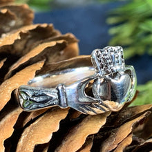 Load image into Gallery viewer, Fossa Claddagh Ring