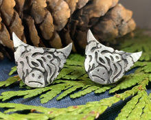 Load image into Gallery viewer, Highland Cow Cuff Links, Celtic Jewelry, Cow Jewelry, Scotland Jewelry, Celtic Jewelry, Groom Gift, Best Man Gift, Anniversary Gift
