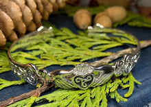 Load image into Gallery viewer, Claddagh Bracelet, Celtic Jewelry, Irish Jewelry, Ireland Gift, Bridal Jewelry, Heart Jewelry, Girlfriend Gift, Wife Gift, Anniversary Gift