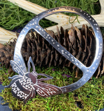 Load image into Gallery viewer, Bee Scarf Ring, Scotland Jewelry, Insect Jewelry, Nature Jewelry, Celtic Jewelry, Mom Gift, Wife Gift, Sister Gift, Friendship Gift