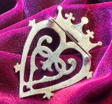 Load image into Gallery viewer, Luckenbooth Brooch, Scotland Pin, Celtic Pin, Heart Jewelry, Bridal Jewelry, Celtic Wedding, Gift for Her, Outlander Jewelry, Anniversary