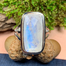 Load image into Gallery viewer, Amitola Celtic Dream Moonstone Ring