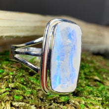 Load image into Gallery viewer, Amitola Celtic Dream Moonstone Ring