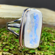 Load image into Gallery viewer, Amitola Celtic Dream Moonstone Ring
