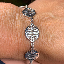 Load image into Gallery viewer, Celtic Heart Bracelet, Celtic Jewelry, Irish Jewelry, Scotland Bracelet, Love Knot Jewelry, Trinity Knot Jewelry, Celtic Knot Bracelet