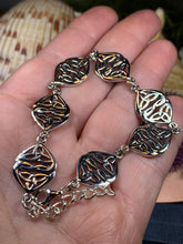 Load image into Gallery viewer, Celtic Heart Bracelet, Celtic Jewelry, Irish Jewelry, Scotland Bracelet, Love Knot Jewelry, Trinity Knot Jewelry, Celtic Knot Bracelet