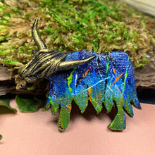 Load image into Gallery viewer, Highland Cow Brooch, Scottish Cow, Heather Jewelry, Scotland Pin, Cute Animal, Celtic Pin, Gift for Her, Mom Gift, Celtic Jewelry