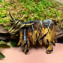 Load image into Gallery viewer, Highland Cow Brooch, Scottish Cow, Heather Jewelry, Scotland Pin, Cute Animal, Celtic Pin, Gift for Her, Mom Gift, Celtic Jewelry