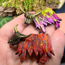 Load image into Gallery viewer, Highland Cow Brooch, Scottish Cow, Heather Jewelry, Scotland Pin, Cute Animal, Celtic Pin, Gift for Her, Mom Gift, Celtic Jewelry