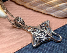 Load image into Gallery viewer, Manta Ray Necklace, Nautical Jewelry, Sea Jewelry, Irish Jewelry, Nature Jewelry, Fish Necklace, Celtic Jewelry, Ocean Lover Gift, Mom Gift