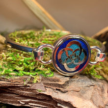 Load image into Gallery viewer, Celtic Knot Bracelet, Celtic Jewelry, Irish Jewelry, Bangle Bracelet, Scotland Jewelry, Ireland Jewelry, Wife Gift, Celtic Knot Bangle