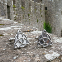 Load image into Gallery viewer, Trinity Knot Cuff Links, Celtic Jewelry, Irish Jewelry, Scotland Jewelry, Celtic Jewelry, Groom Gift, Best Man Gift, Anniversary Gift