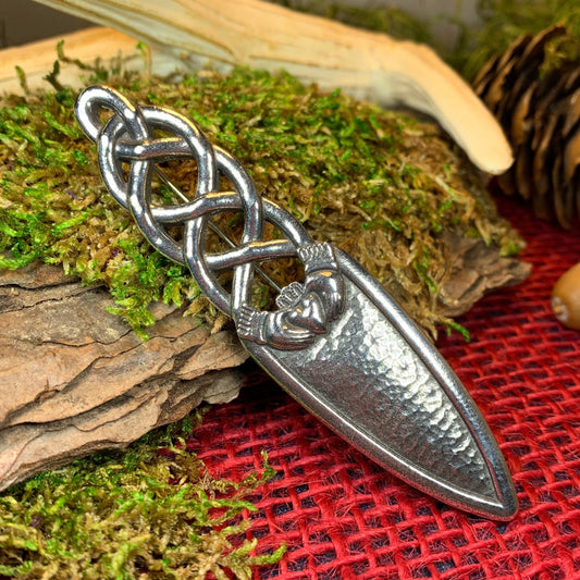 Claddagh Kilt Pin, Irish Jewelry, Ireland Gift, Friendship Gift, Celtic Kilt Pin, Feis Gift, Irish Brooch, Celtic Groom Pin, Bagpiper Gift