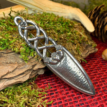 Load image into Gallery viewer, Claddagh Kilt Pin, Irish Jewelry, Ireland Gift, Friendship Gift, Celtic Kilt Pin, Feis Gift, Irish Brooch, Celtic Groom Pin, Bagpiper Gift