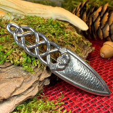 Load image into Gallery viewer, Claddagh Kilt Pin, Irish Jewelry, Ireland Gift, Friendship Gift, Celtic Kilt Pin, Feis Gift, Irish Brooch, Celtic Groom Pin, Bagpiper Gift