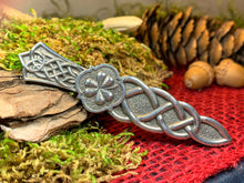 Load image into Gallery viewer, Shamrock Kilt Pin, Irish Jewelry, Ireland Kilt Pin, Friendship Gift, Celtic Kilt Pin, Irish Dancer Gift, Celtic Knot Brooch, Bagpiper Gift
