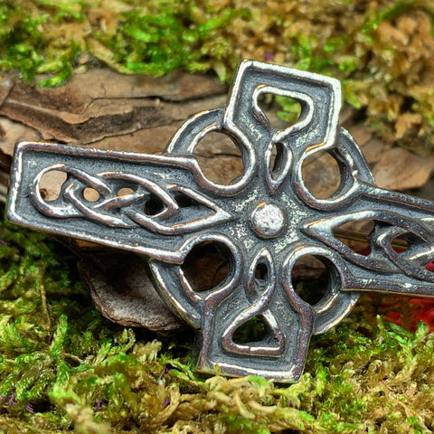 Load image into Gallery viewer, Celtic Cross Kilt Pin, Celtic Jewelry, Scotland Jewelry, Ireland Gift, Celtic Knot Brooch, Bagpiper Gift, Scottish Gift, Irish Dad Gift