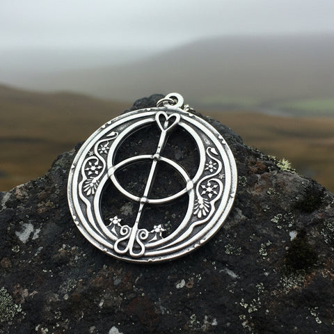 Load image into Gallery viewer, Chalice Well Necklace, Irish Jewelry, Celtic Jewelry, Scotland Jewelry, Anniversary Gift, Ireland Gift, Peace Jewelry, Spiritual Gift