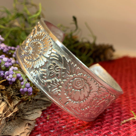 Celtic Knot Bracelet, Celtic Flower Jewelry, Irish Bangle Bracelet, Scotland Jewelry, Pewter Celtic Cuff, Wife Gift, Girlfriend Gift