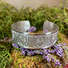 Load image into Gallery viewer, Celtic Knot Bracelet, Celtic Jewelry, Irish Bangle Bracelet, Scotland Jewelry, Ireland Jewelry, Celtic Cuff, Wife Gift, Girlfriend Gift