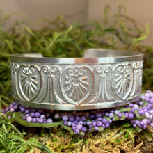 Load image into Gallery viewer, Celtic Knot Bracelet, Celtic Jewelry, Irish Bangle Bracelet, Scotland Jewelry, Ireland Jewelry, Celtic Cuff, Wife Gift, Girlfriend Gift